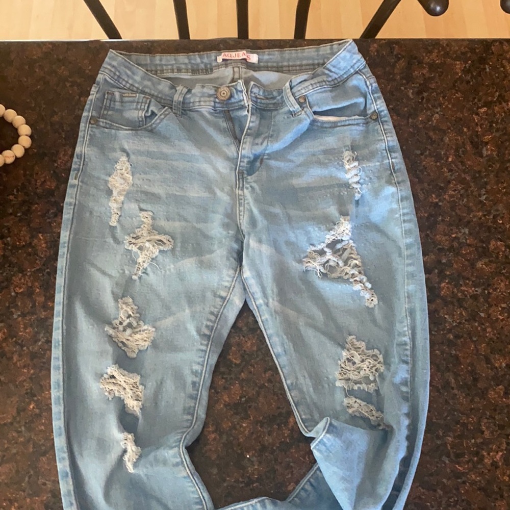 Ripped skinny jeans
